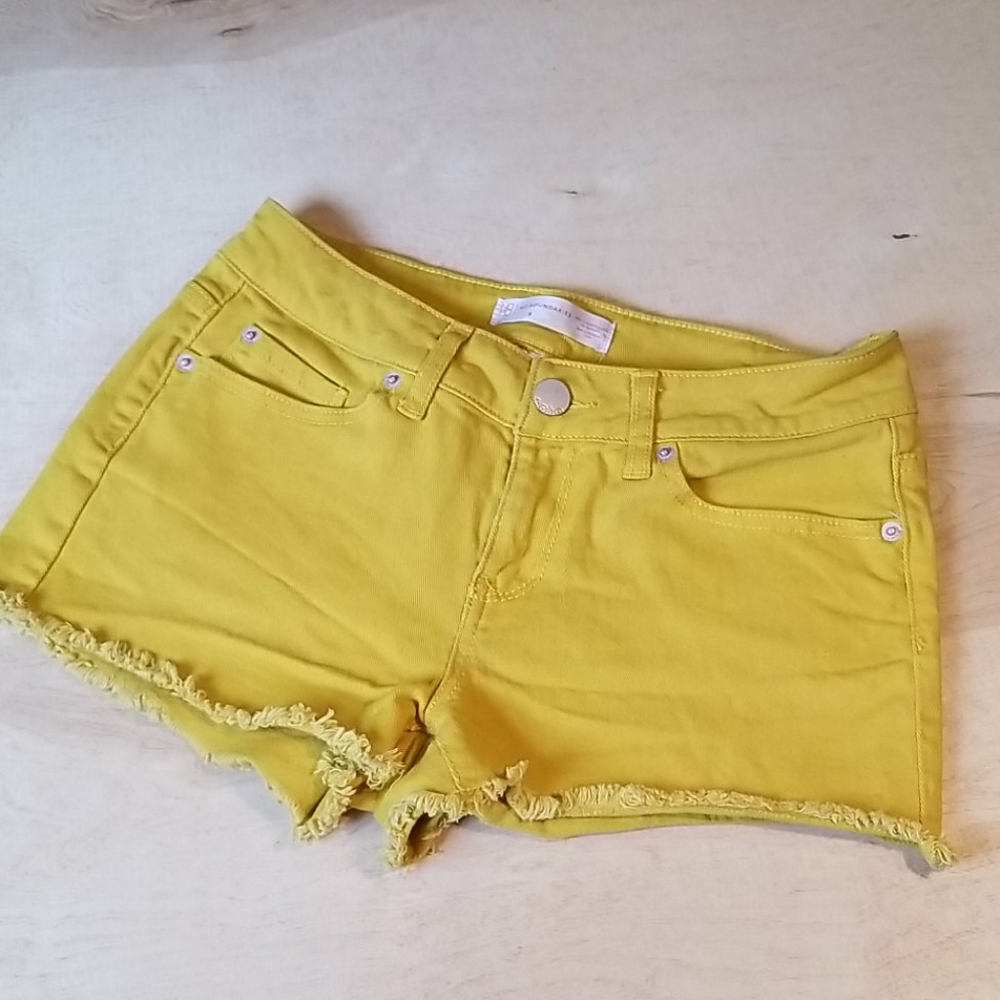 3/$10 Boundaries mustard frayed short shorts size 9